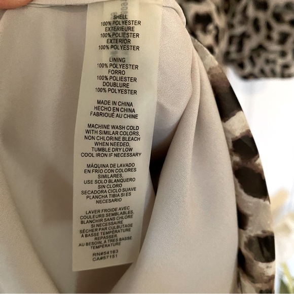 Leopard Print Long Sleeve Dress
VINCE CAMUTO - Picture 3 of 4